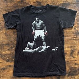Muhammad Ali Graphic Tee – Black Boxing Legend Shirt